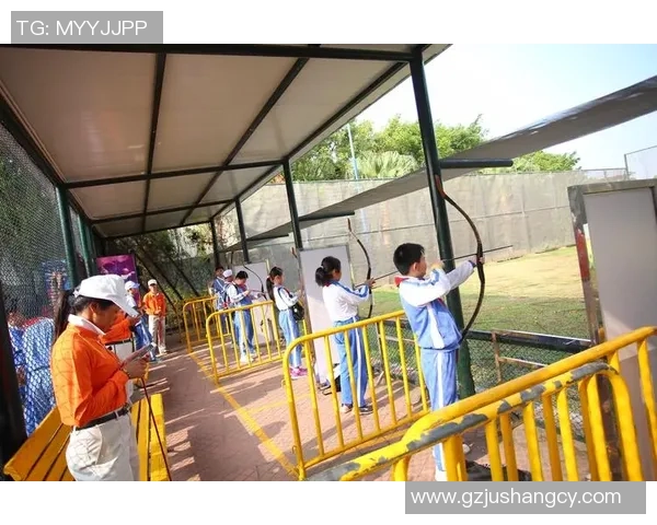 足球明星齐聚观澜湖激情竞技 展现超凡技艺引爆全场热情